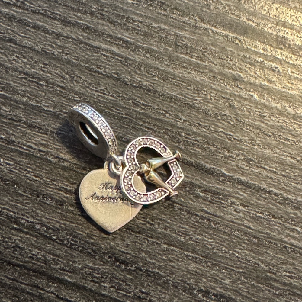 Two-toned happy anniversary’s charm
